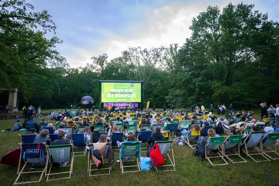 Łódź. Co robić w długi weekend w Łodzi? Kino pod chmurką, Rave for Dogs, Targ Staroci, wegański festiwal kulinarny