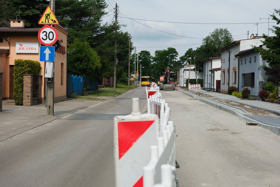 Łódź. Remont Dubois i Polarnej w Łodzi. Widać już nową jezdnię oraz chodniki