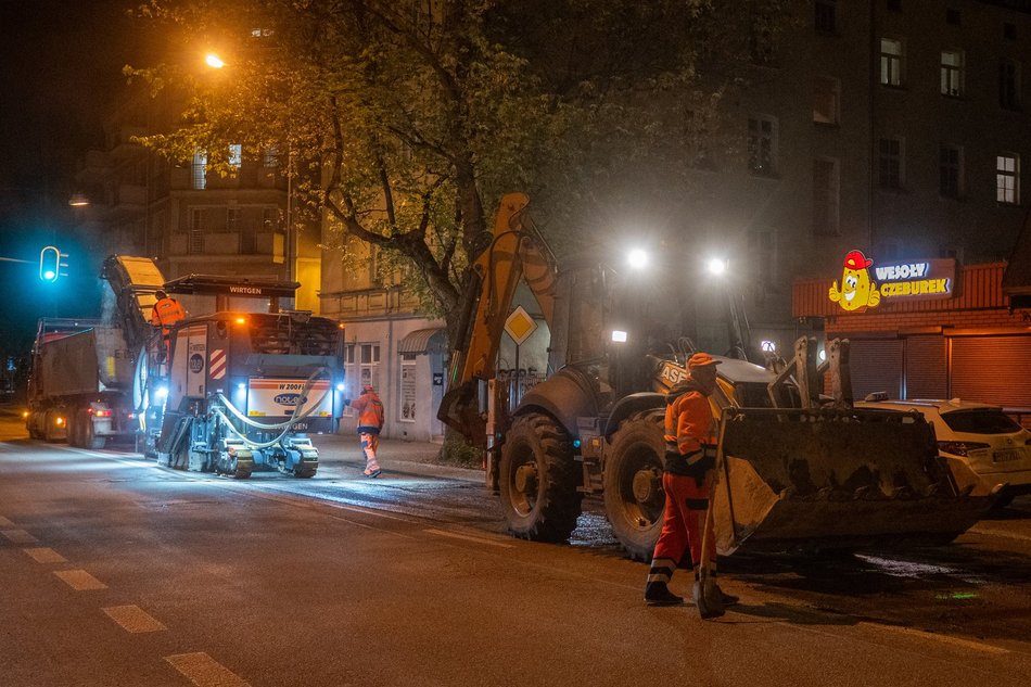 Remont Żeromskiego w nocy