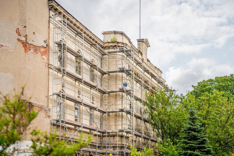 Łódź. Ruszył remont IV Liceum w Łodzi. Słynną szkołę czekają wielkie zmiany!