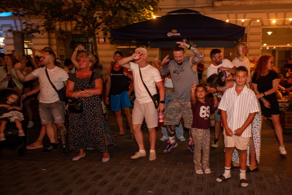 Łódź. Techno z okna Urzędu Miasta Łodzi. Rozgrzewka przed Paradą Wolności 2025!