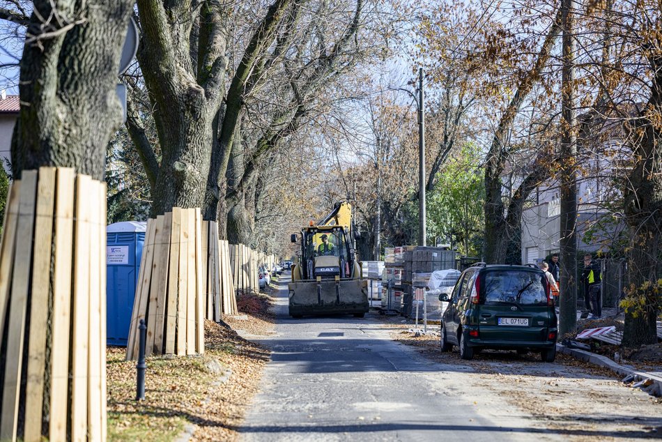 Remont Zelwerowicza. Są już pierwsze chodniki i zjazdy do posesji