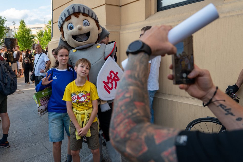 ŁKS Łódź zaprezentował skład na placu Wolności! Byłeś/aś tam? Odszukaj się w galerii