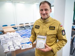 Łódź. Niemal 1000 czujek dymu trafi do mieszkańców Łodzi. Kto otrzyma wsparcie?