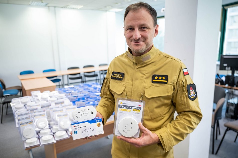 Łódź. Niemal 1000 czujek dymu trafi do mieszkańców Łodzi. Kto otrzyma wsparcie?