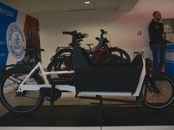 Łódź. Łódzkie Targi Motoryzacyjne w hali Expo Łódź. Klasyki, auta przyszłości, dealerzy i więcej