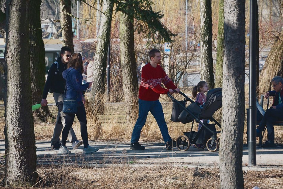 Park Staromiejski i Manufaktura skąpane w wiosennym słońcu