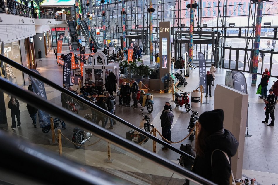 Łódź. WOŚP 2026 w Łodzi wystartował w Manufakturze! Zobacz te wspaniałe motocykle i bolidy