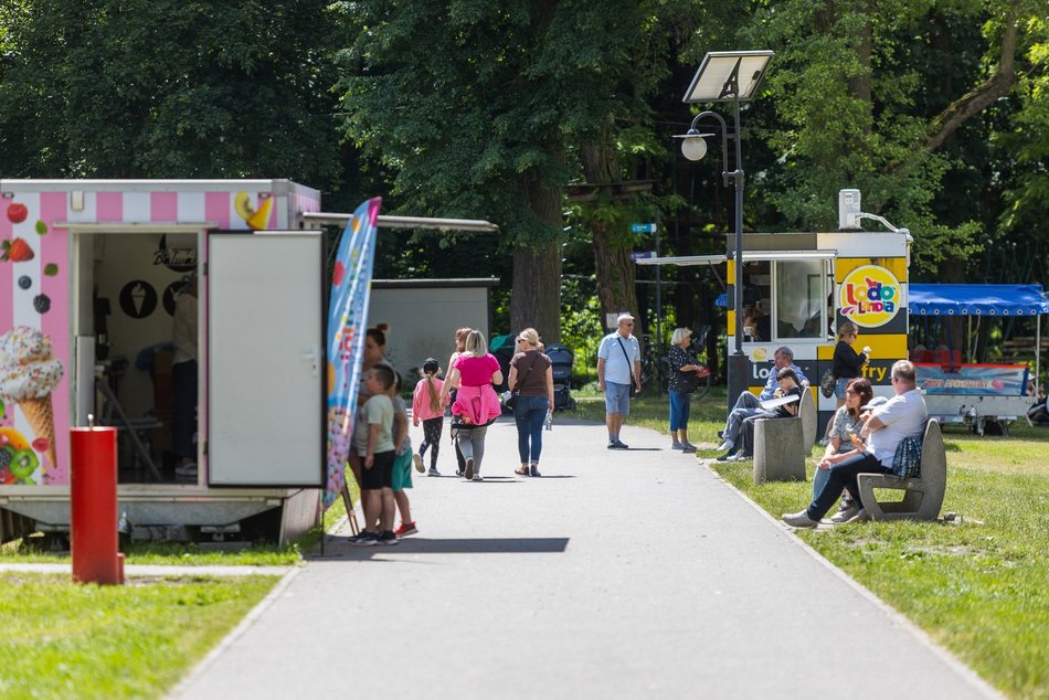 Łódź. Dmuchańce opanowały Młynek w Łodzi! Dmuchane boisko, hipopotamy, słodycze i więcej