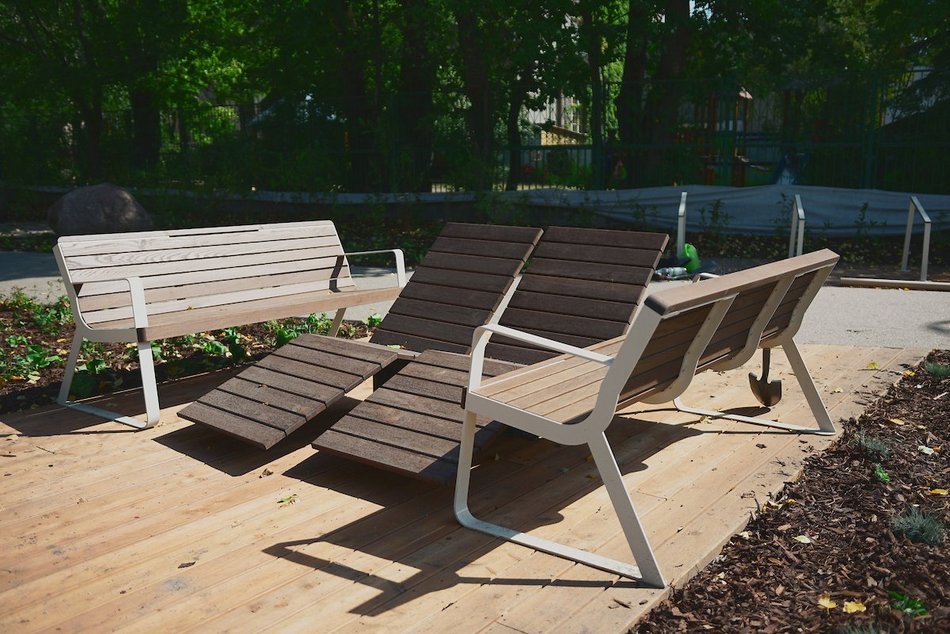 Łódź. Takiego skweru w Łodzi jeszcze nie było! Siłownia, park sensoryczny i plac zabaw już gotowe