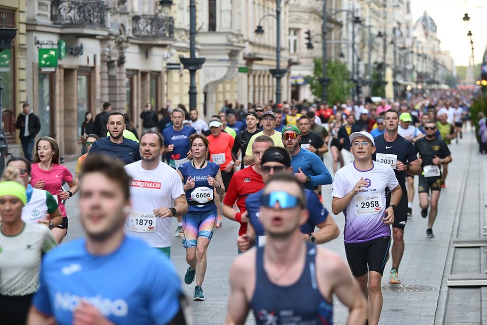 Łódź. Bieg Ulicą Piotrkowską Rossmann Run 2025 wystartował! Walka o życiowe rekordy