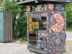 Pierwszy automat z pizzą w Łodzi stanął na Retkini