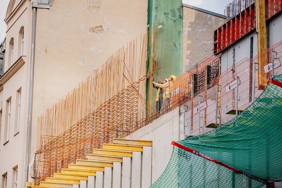 Łódź. Budowa parkingów wielopoziomowych w Łodzi. Zobacz, jak powstają kolejne piętra!