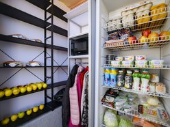 Łódź. Masz nadmiar świątecznych potraw? Skorzystaj z 26 lodówek społecznych w Łodzi