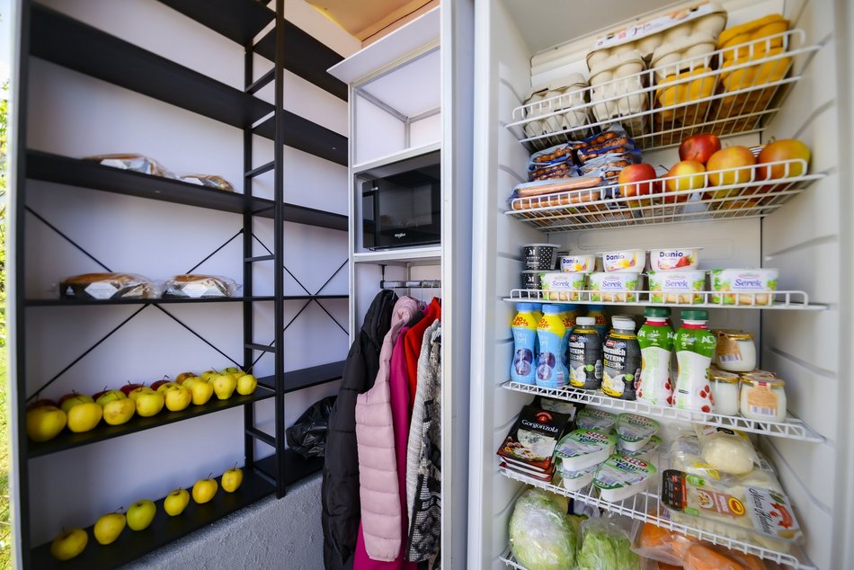 Łódź. Masz nadmiar świątecznych potraw? Skorzystaj z 26 lodówek społecznych w Łodzi