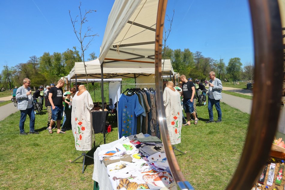 Łódź. Majówka na Stawach Stefańskiego w Łodzi. Słowiańska wioska, rowery wodne i grillowanie