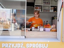 Łódź. Zlot food trucków w EC1 Łódź. Nie chce Ci się gotować? Koniecznie tam zajrzyj!