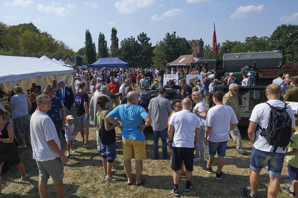 Piknik militarny w parku Helenów