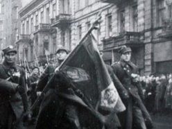 Pierwsze oddziały Wojska Polskiego zjawiły się w mieście na początku lutego. 11 lutego 1945 r. przedefilowały ul. Piotrkowską 