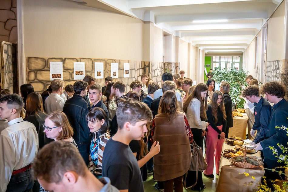 Łódź. 100-lecie Zespołu Szkół Ponadpodstawowych nr 5 w Łodzi. To była prawdziwa podróż w czasie!