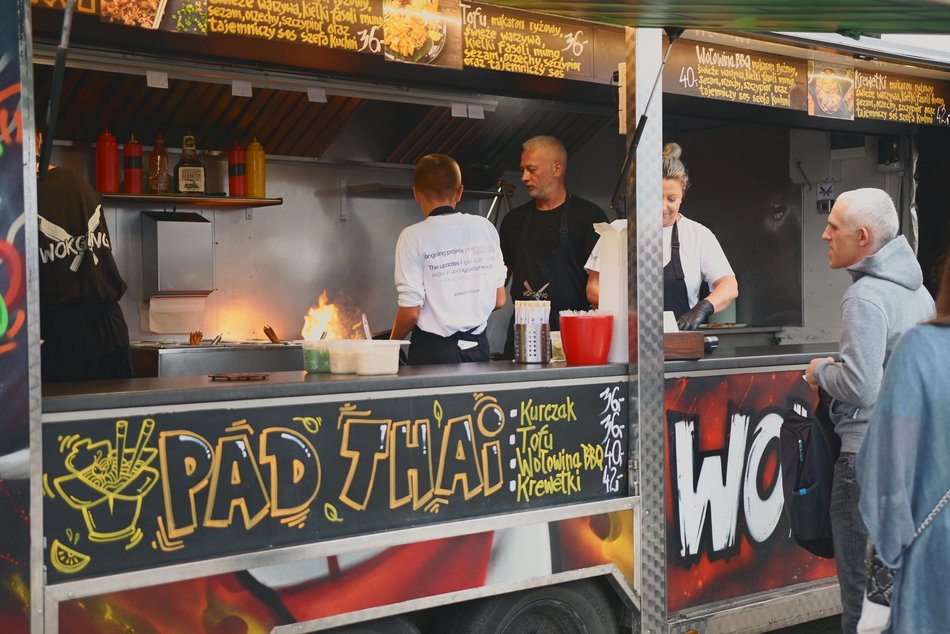 Wielka Szama trwa pod Atlas Areną w Łodzi