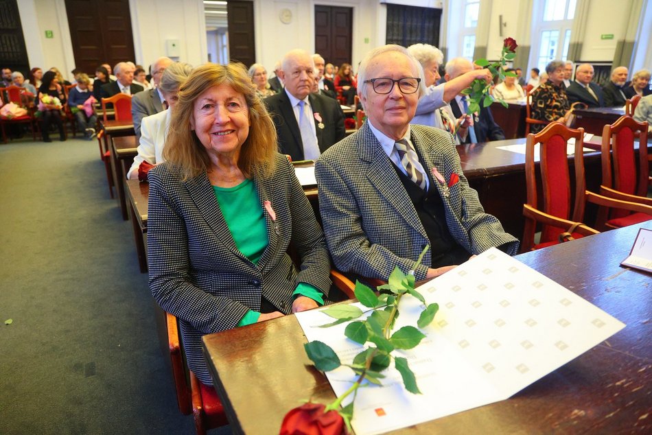 Łódź. Medale za długoletnie pożycie małżeńskie. Rekordziści są razem od 66 lat!
