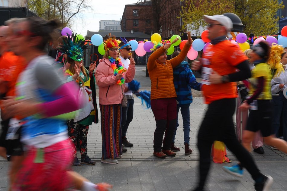 Łódź. DOZ Maraton Łódź 2026. Brałeś udział w biegu na 10 km? Znajdź się na zdjęciach!