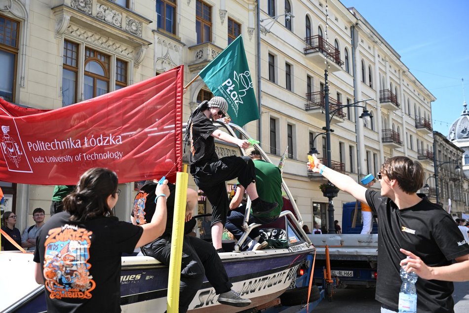 Łódź. Juwenalia 2026 w Łodzi czas start! Kolorowa parada studentów przeszła Piotrkowską