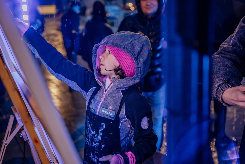 Łódź. Neony kultowych kin w Łodzi odpalone! Łódzka Galeria Neonów wygląda olśniewająco!