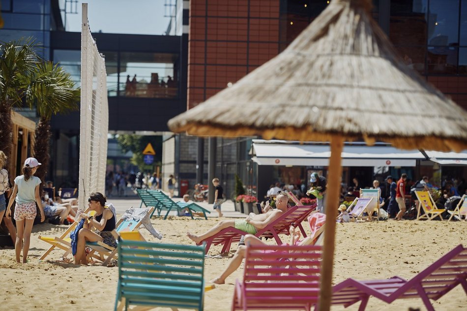 Łódź. Plaża i beach bar wracają do Manufaktury w Łodzi! Kiedy wielkie otwarcia?