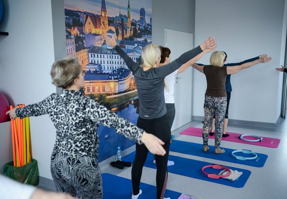 Łódź. Seniorzy podczas ćwiczeń