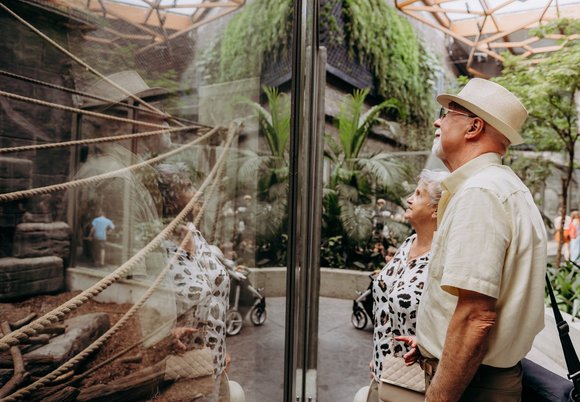 Łódź. Seniorzy w Orientarium Zoo Łódź