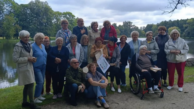 Artystyczne oblicze Uniwersytetu Trzeciego Wieku w Łodzi. Przyjdź na wernisaż i zobacz wystawę!