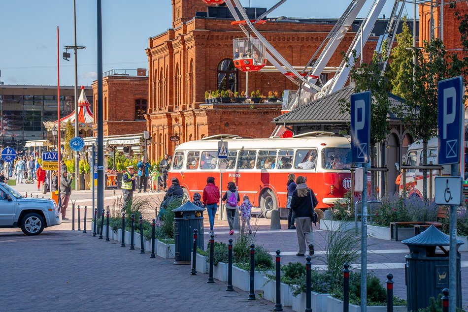 Wielka parada autobusów przejechała ulicami Łodzi