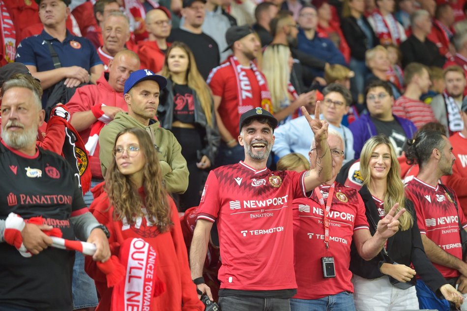 Kibice Widzewa Łódź z Pogonią Szczecin. Byłeś/aś tam? Znajdź się w galerii!