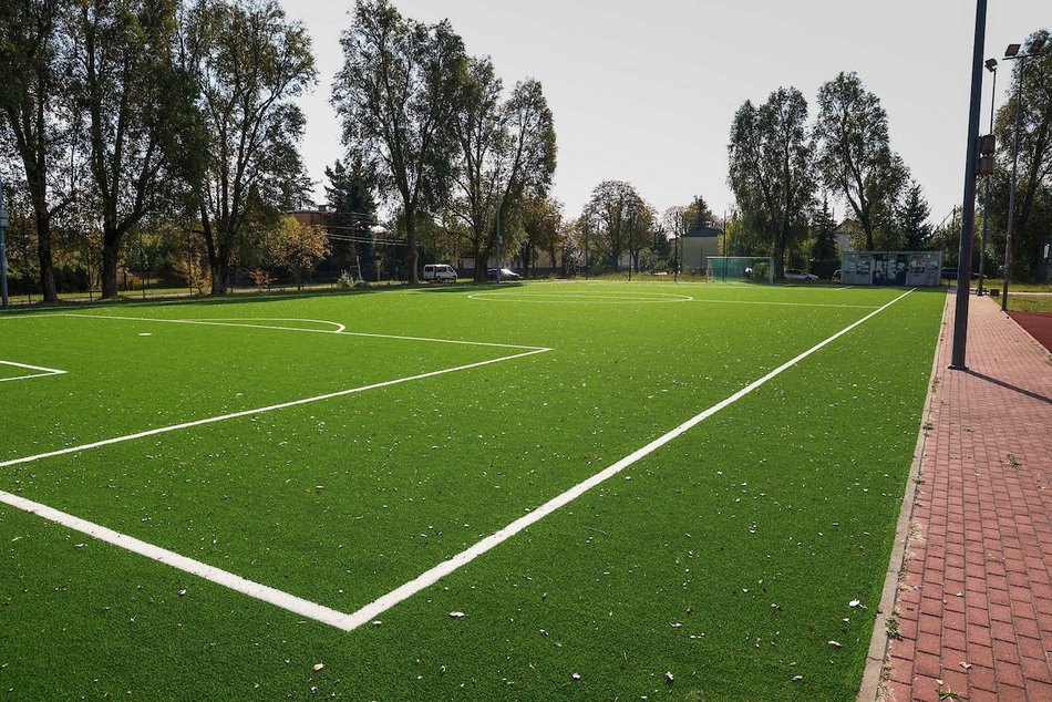 Łódź. Orlik przy Szkole Podstawowej nr 143 w Łodzi wyremontowany