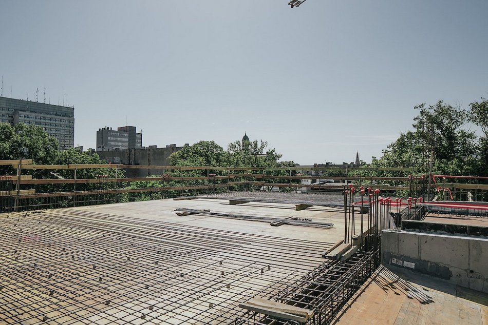 Łódź. Budowa parkingów wielopoziomowych w Łodzi. Powstają kolejne piętra. Kiedy koniec prac?