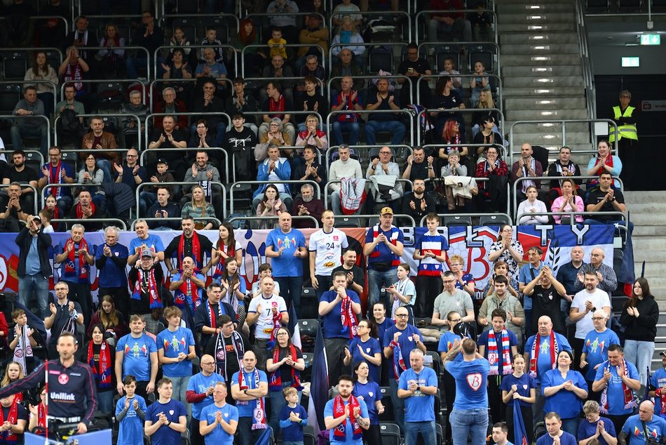 Łódź. Kibice na meczu PGE Budowlani Łódź