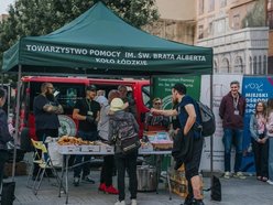 Łódź. Namiot Pełen Wsparcia w Pasażu Schillera już działa! Specjaliści pomagają potrzebującym