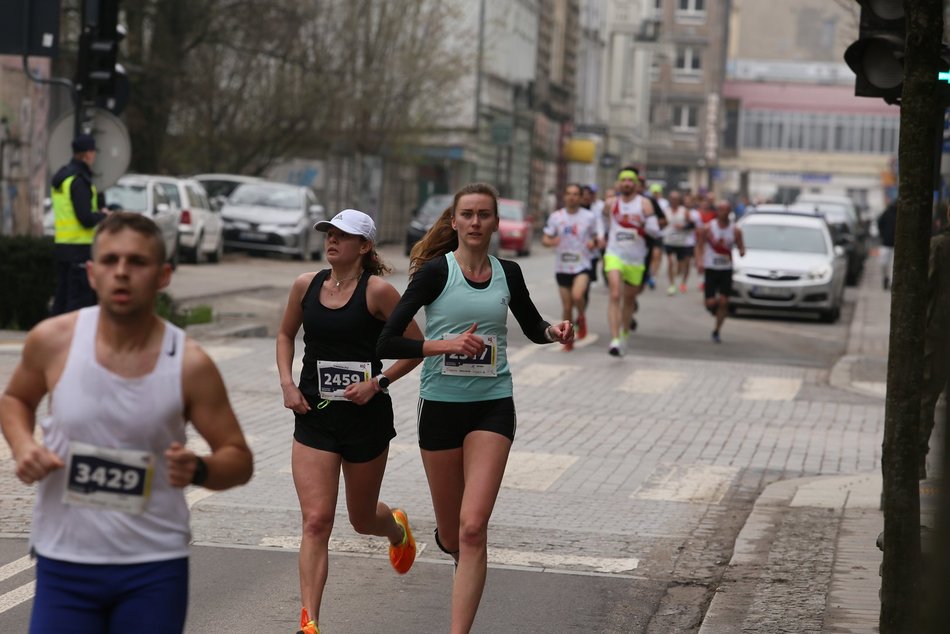 DOZ Maraton 2023. Brałeś udział w biegu? Znajdź się na zdjęciach!