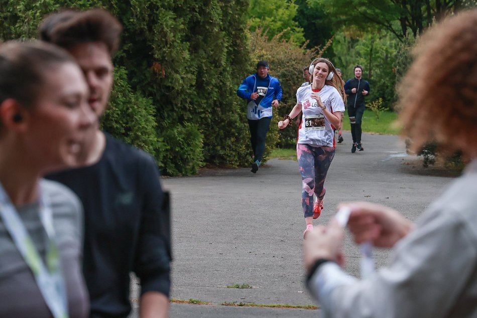 Łódź. Botaniczna Piątka. Setki łodzian pobiegły w Ogrodzie Botanicznym w Łodzi