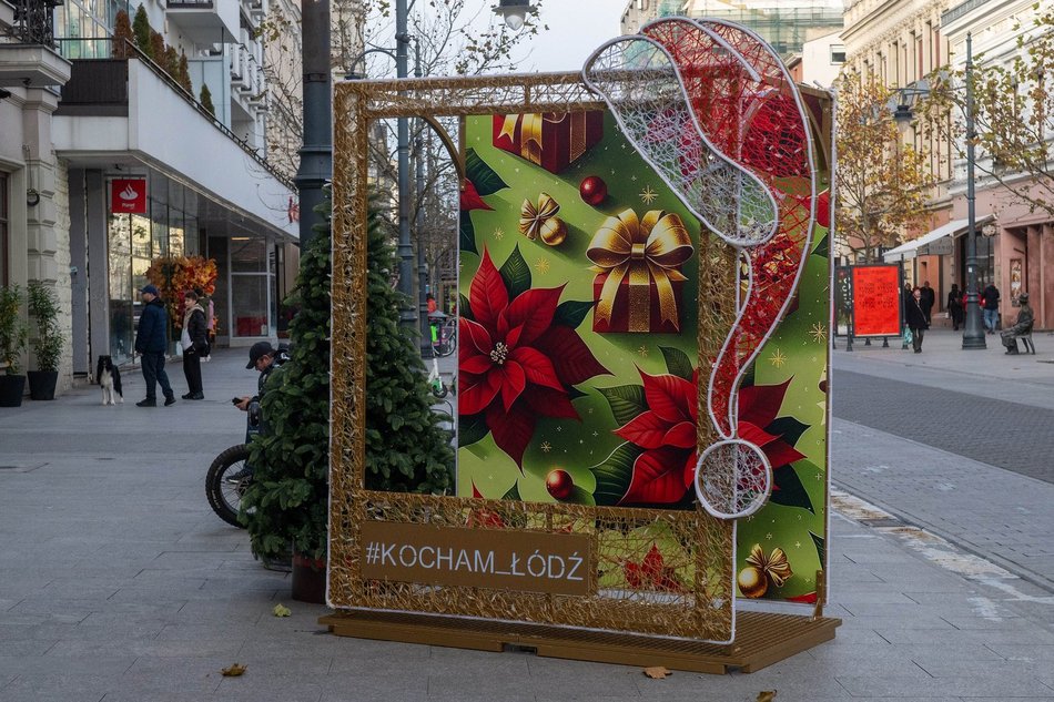 Łódź. Coraz bliżej Święta! Na Piotrkowskiej w Łodzi pojawiły się już pierwsze dekoracje