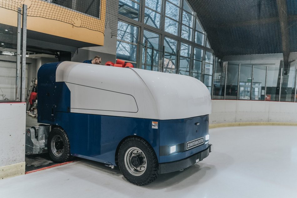 Lodowisko Bombonierka w Łodzi gładkie jak stół! Jak działa nowa rolba do lodu?