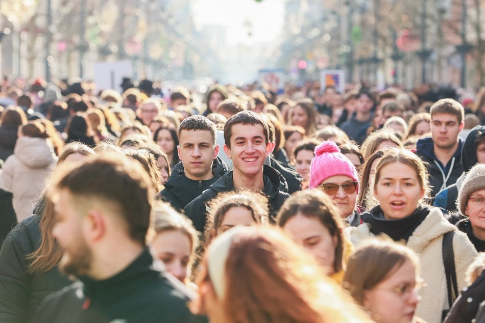 Łódź. Polonez dla Łodzi. Tłumy maturzystów zatańczyły na Piotrkowskiej. Razem z nimi łodzianie!