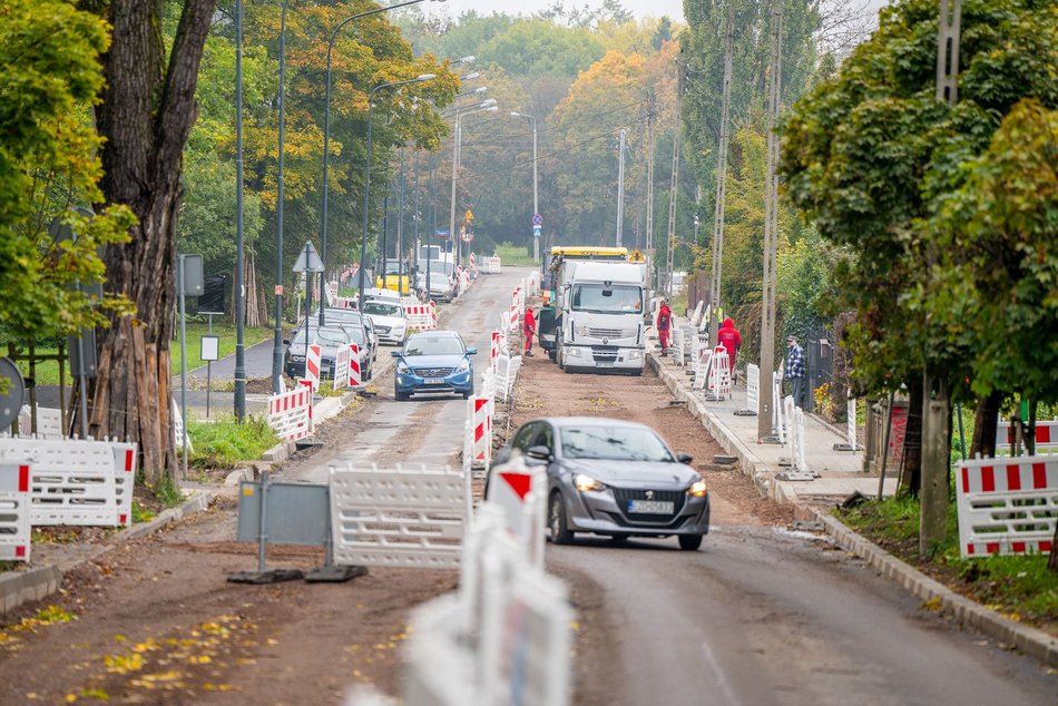 Remont Źródłowej w Łodzi. Jest już nowy asfalt, przystanki MPK Łódź prawie gotowe