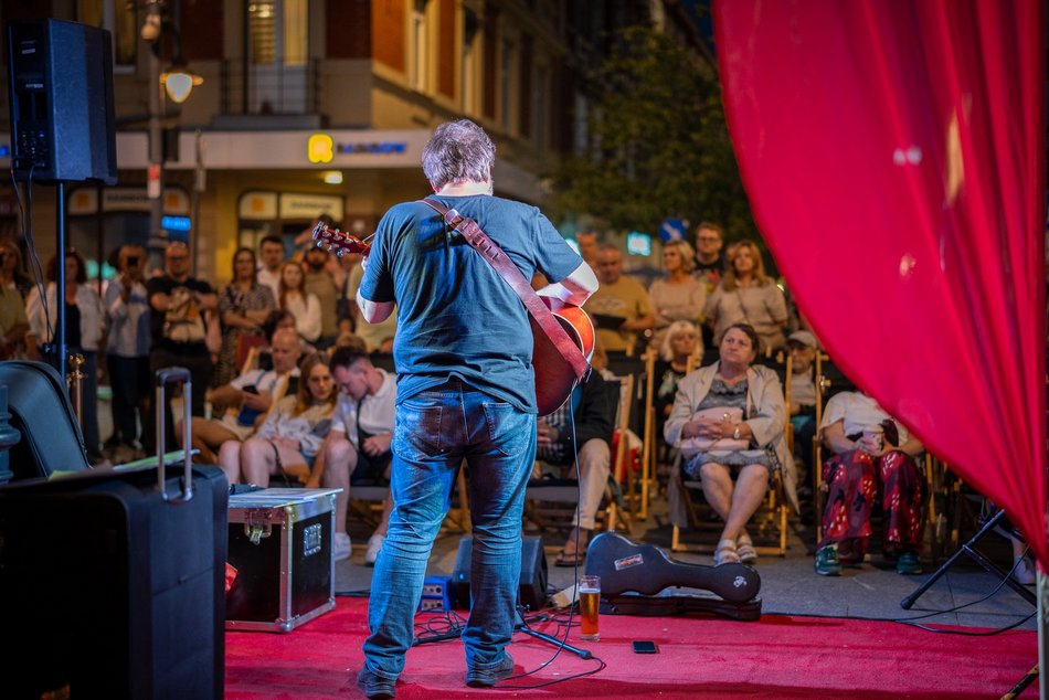 Songwriter Łódź Festiwal. Wyjątkowy klimat przy 6 sierpnia stworzył Svavar Knutur