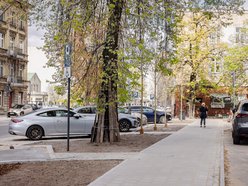 Łódź. Żeromskiego w Łodzi po remoncie. Chodniki bez aut, nowe parkingi i dużo zieleni