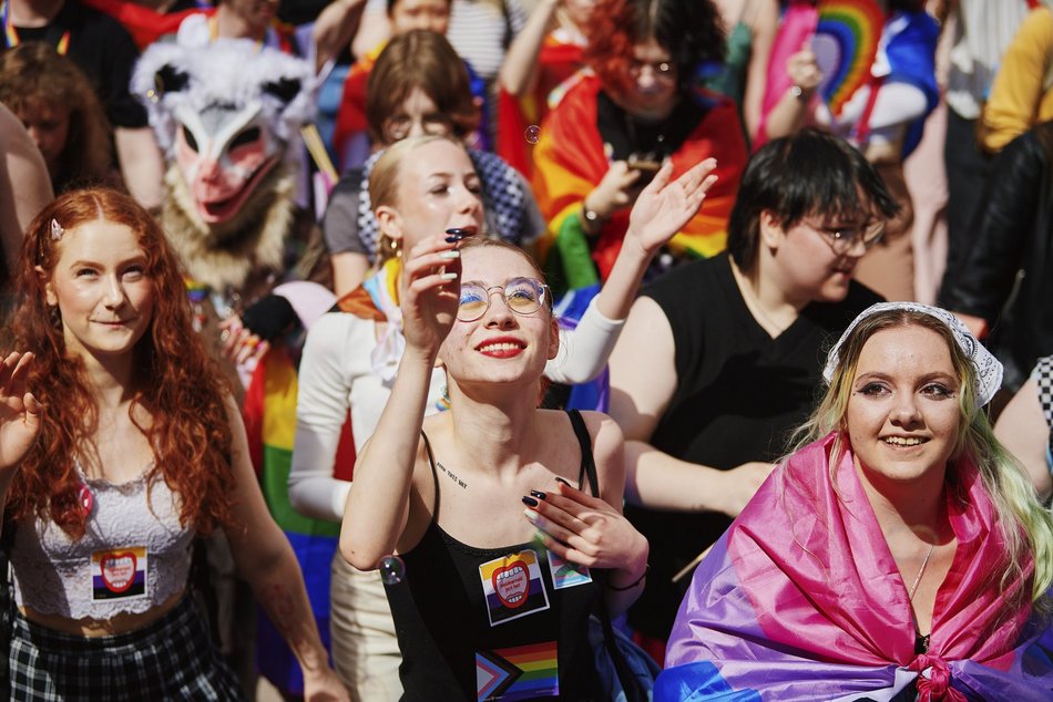 Uczestnicy Marszu Równości na ulicach Łodzi