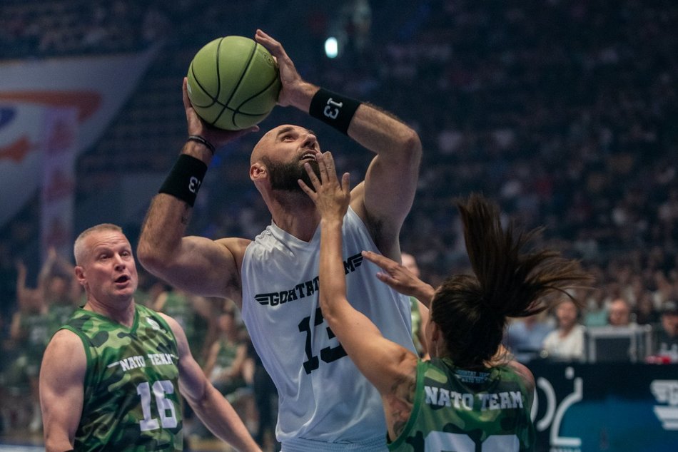 Mecz Gortat Team vs NATO w Łodzi. Czołgi, płomienie i masa sportowych emocji!