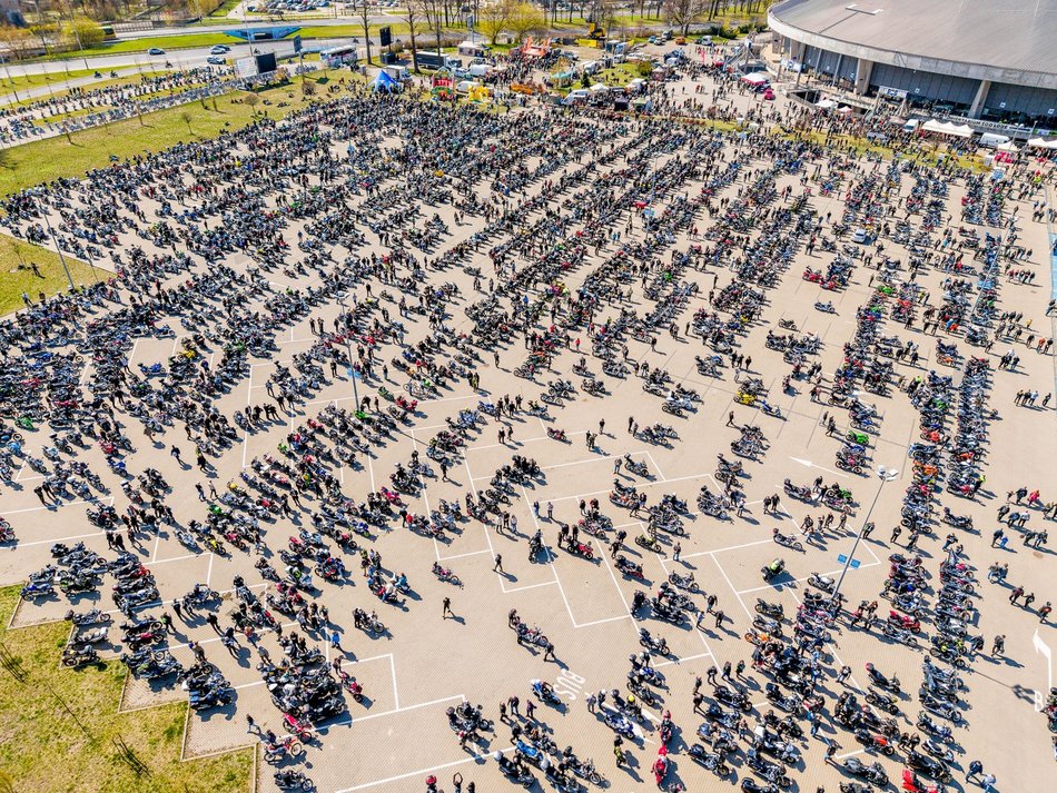 Parada motocyklistów przejechała ulicami Łodzi. Sezon rozpoczęty! Byłeś?